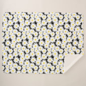Negative Space Daisies weiß gelb auf schwarz Sherpadecke (Vorderseite (Horizontal))