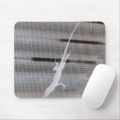 Negatives Bild einer Eidechse auf einem Fenster Mousepad (Mit Mouse)