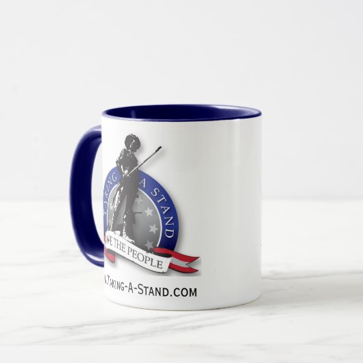 Nehmen einer Stand-Kaffee-Tasse Tasse (Vorderseite Links)