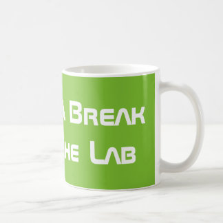 Nehmen eines Bruches vom Labrador Kaffeetasse