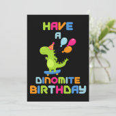 Nehmen Sie am Geburtstag ein Dinomit ein Einladung (Stehend Vorderseite)