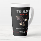 Nehmen Sie Amerika zurück Trump 2024 Latte-Kaffee- Milchtasse (Rechte Ecke)