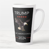 Nehmen Sie Amerika zurück Trump 2024 Latte-Kaffee- Milchtasse (Rechts)