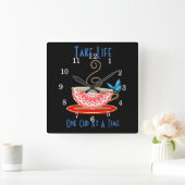 Nehmen Sie das Leben eine Tasse Tee nach der ander Quadratische Wanduhr (Zuhause)