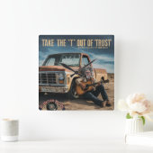 Nehmen Sie das "T" aus "Trust" heraus Quadratische Wanduhr (Zuhause)