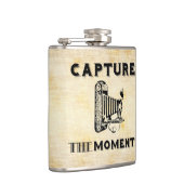 Nehmen Sie den Moment-Vintagen Kamera-Fotografen Flachmann (Rechts)