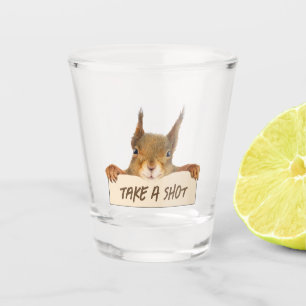 Nehmen Sie ein Shooting Funny Eichhörnchen Gesicht Schnapsglas