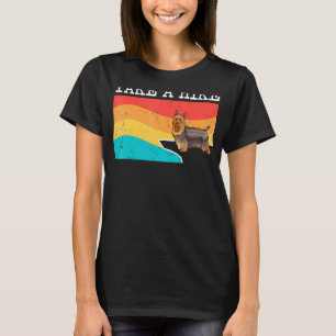 Nehmen Sie eine Wanderung Silky Terrier Grafische T-Shirt