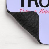 Nehmen Sie einen Biss unten unter Mousepad (Ecke)