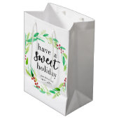 Nehmen Sie einen süßen Weihnachtskranz mit Backwar Mittlere Geschenktüte (Vorderseite Schrägansicht)