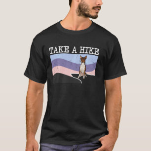 Nehmen Sie einen Wanderspielzeugfox Terrier Funny T-Shirt