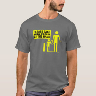 Nehmen Sie kleine Kinder durch die Hand T-Shirt