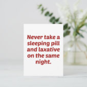 Nehmen Sie niemals eine Schlaftablette und entspan Postkarte (Stehend Vorderseite)