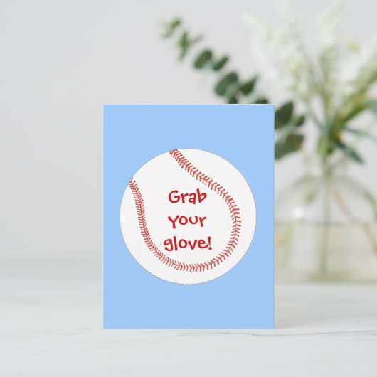 Nehmen Sie sich Ihren Handschuh Baseball Geburtsta Einladungspostkarte (Stehend Vorderseite)