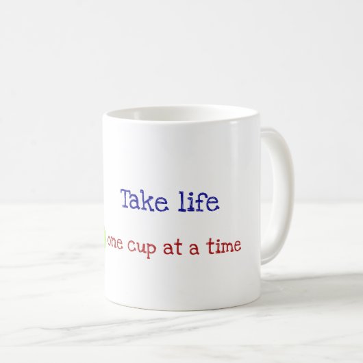 Nehmenleben eine Kaffee-Tasse der Schale auf Kaffeetasse (VorderseiteRechts)