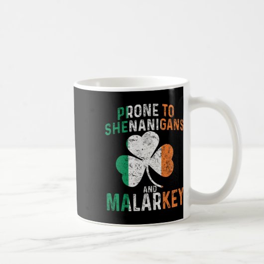 Neigt zu Schabernack und Unsinn Lustig St. Patrick Kaffeetasse (Rechts)