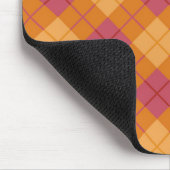 Neigung kariert in der Orange und im Rosa Mousepad (Ecke)