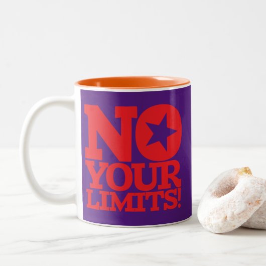 Nein, deine Grenzen! Lila roter Text BG Zweifarbige Tasse (Mit Donut)