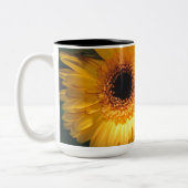 Nelken und Gelbgerbere Zweifarbige Tasse (Links)