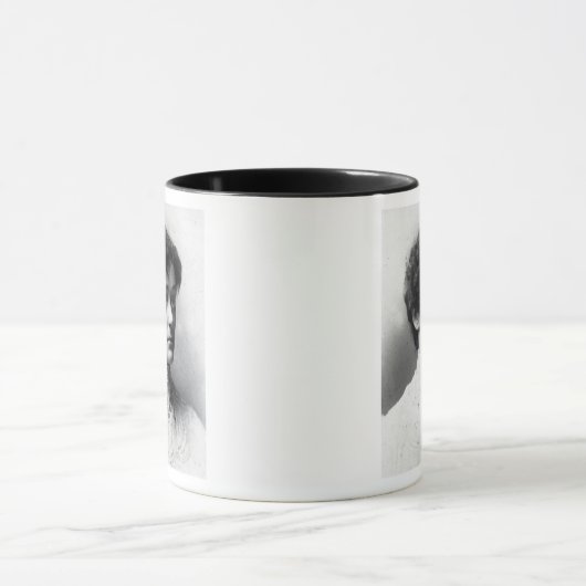 Nellie Cecil Tasse (Zentrum)