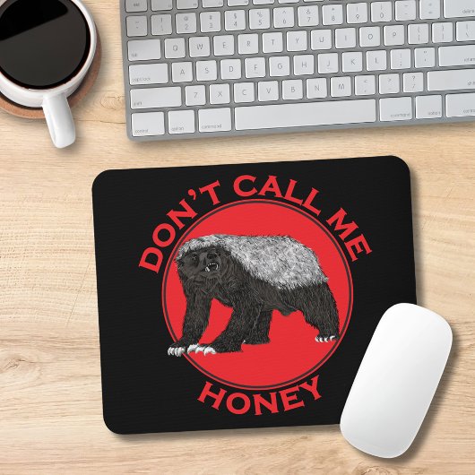 Nennen Sie mich Honey Badass Honey Badger Red Art Mousepad