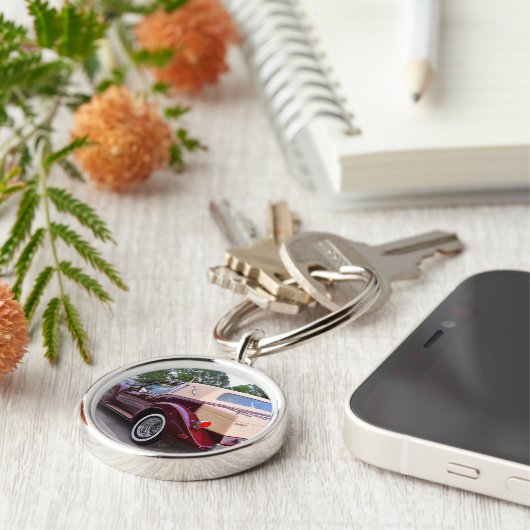 Neoklassischer Zimmer trägt Coupé zur Schau Schlüsselanhänger (Seite)