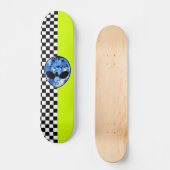 Neon Alien Checkered Skateboard (Vorderseite)