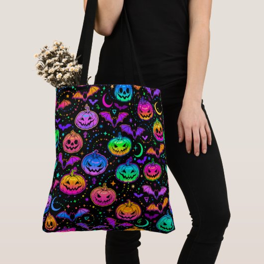 Neon Bats Pumpkins und Jack-o-Lanterns Tasche (Von Nahem)