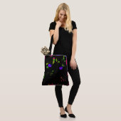 Neon Black Cat mit leuchtenden Augen Tasche (Am Model)
