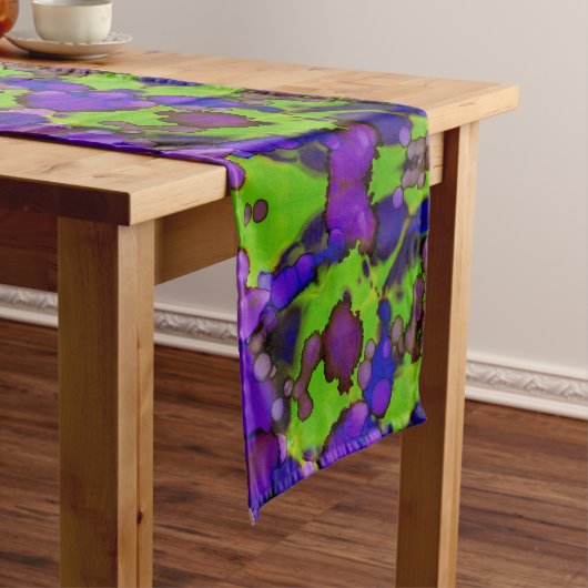 Neon Bloomstorm Kurzer Tischläufer (Beispiel)