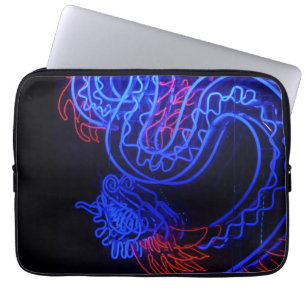 Neon Blue Dragon Black Background Bright Laptopschutzhülle