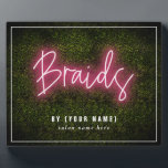 Neon Boxwood Hair Salon Beruflich Braids Plaque Fotoplatte<br><div class="desc">Rosa Neonzeichen inspiriert "Braids"-Skript über einem Boxwood-Grün inspiriert Hintergrund mit benutzerdefiniertem Weißtext.</div>