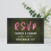 Neon Boxwood Wedding RSVP (Stehend Vorderseite)