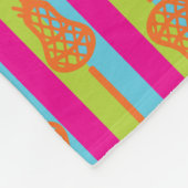 Neon Bright Retro Lacrosse Sticks and Stripes Fleecedecke (Ecke)