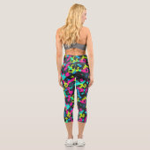 Neon Camouflage Pattern Capri Leggings (Rückseite)