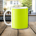 Neon Chartreus Solid Color | Klassisches Personali Kaffeetasse<br><div class="desc">Neon Chartreuse - Die zeitlose Faszination des Solid Color Design: Eine faszinierende Mischung aus klassischer Form und eleganter Einfachheit. Dieses Design ist eine Feier des Powers und der Schönheit in einem Single, markante Farbe gefunden. Die solide Farbgestaltung zeichnet sich durch ihre raffinierte Eleganz aus und macht sie zu einem idealen...</div>