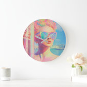 Neon Coastal Beauty mit Sonnenbrille Große Wanduhr (Zuhause)