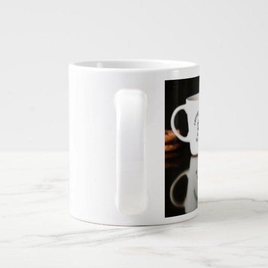 Neon Coffee Vibes | Glühende Typografie Schwarze T Jumbo-Tasse (Rückseite)