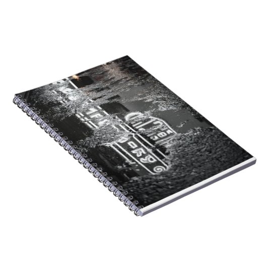 Neon Diner Reflection Rain-Notebook Notizblock (Rechte Seite)