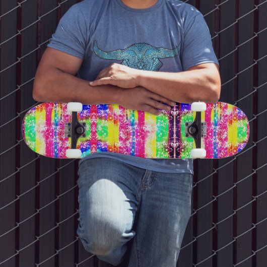 Neon Distressed Rainbow Strip Skateboard (Außenbereich 3)
