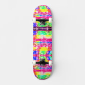 Neon Distressed Rainbow Strip Skateboard (Vorderseite)