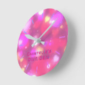 NEON DIVA DEN - Pink Hearts Girls Personalisiert Runde Wanduhr (Winkel)