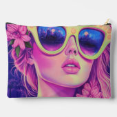 Neon Dream Girl mit BläserSonnenbrille Zubehörtasche (Rückseite)