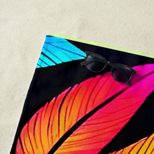 Neon Feather Pattern Die pulsierende Kunst Strandtuch (Beispiel)