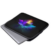 Neon Firefly auf schwarz Laptopschutzhülle (Vorne Knopf)