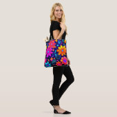 Neon Floral Fantasy Tasche (Am Model)