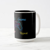 Neon-Gaming-Design anpassbar Zweifarbige Tasse (VorderseiteRechts)