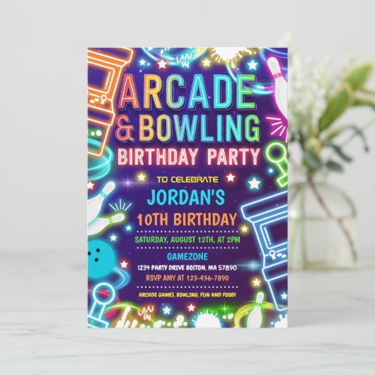 Neon Glow Arcade und Bowling Birthday Party Einladung (Stehend Vorderseite)