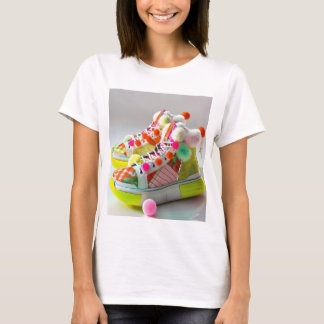 "Neon Glow: Frauendesign Radiating Vibra - T - Shi T-Shirt