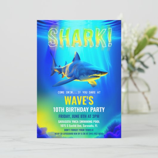 Neon Glow Shark zum Geburtstag Einladung (Stehend Vorderseite)